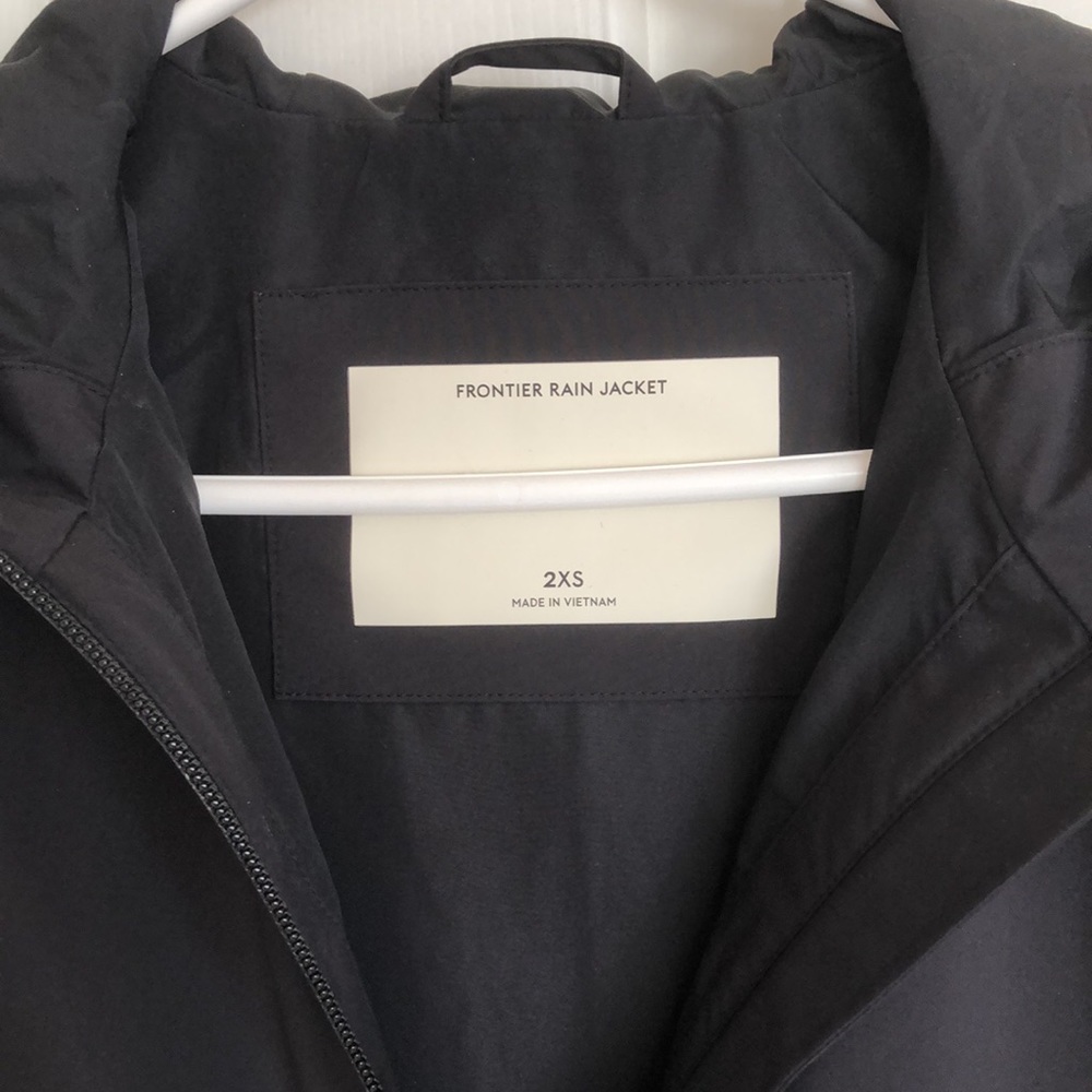 The Group Babaton Frontier Rain Jacket in Black 🌧️☔️ - Picture 4 of 4